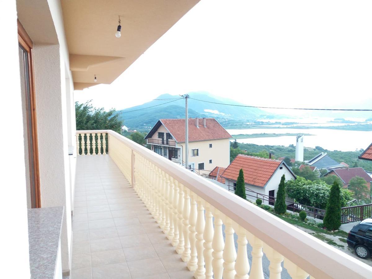 Kuca Za Odmor Sarcevic Apartment Prozor Bagian luar foto