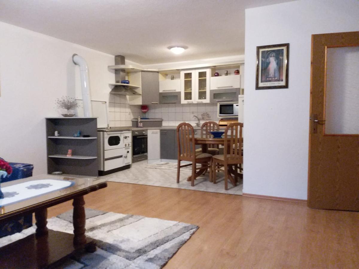 Kuca Za Odmor Sarcevic Apartment Prozor Bagian luar foto