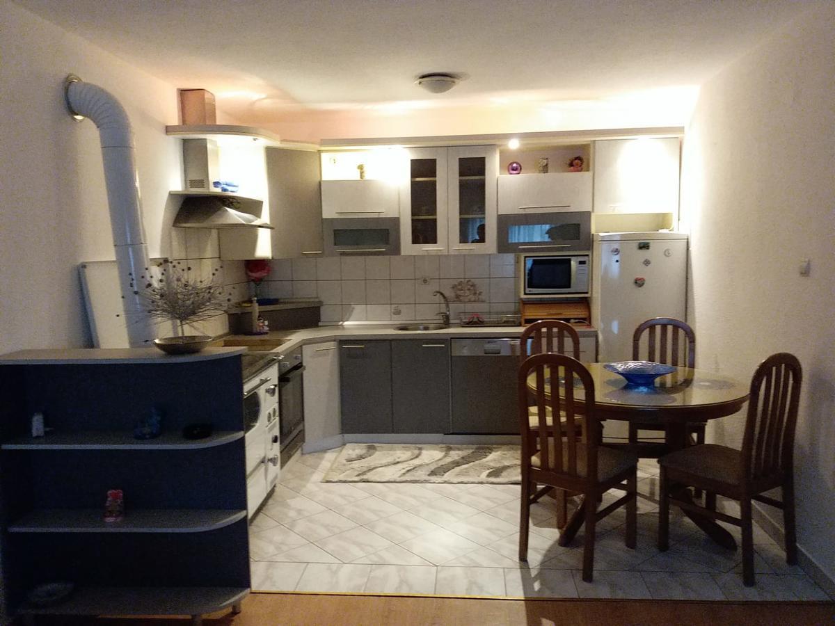 Kuca Za Odmor Sarcevic Apartment Prozor Bagian luar foto