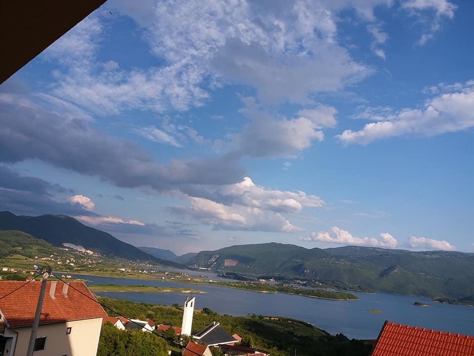 Kuca Za Odmor Sarcevic Apartment Prozor Bagian luar foto